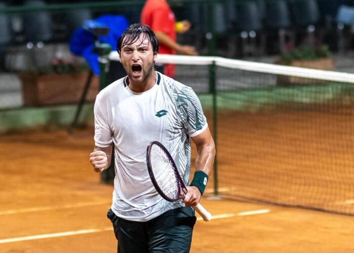 Piraino infiamma il centrale, battuto in due set il britannico Clarke. Giovedì derby con Dalla Valle